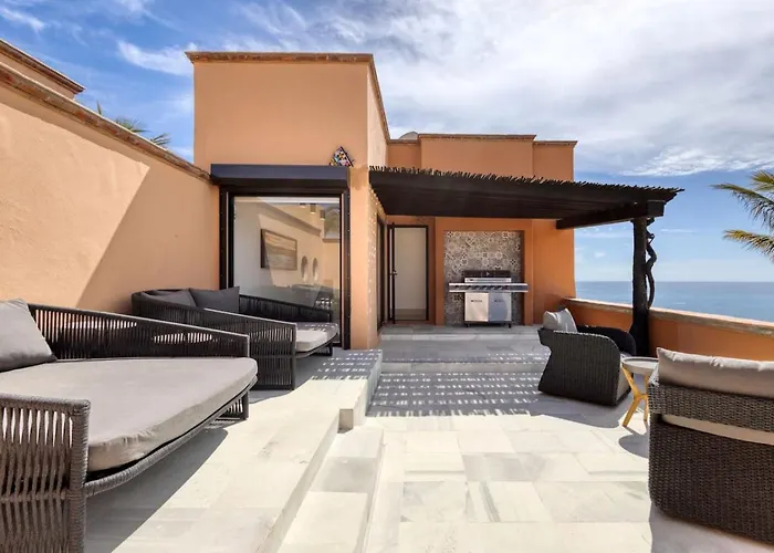 Luxury Unique Oceanfront Penthouse Holiday home